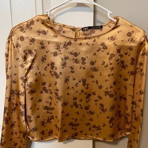 Long sleeve cropped satin floral shirt